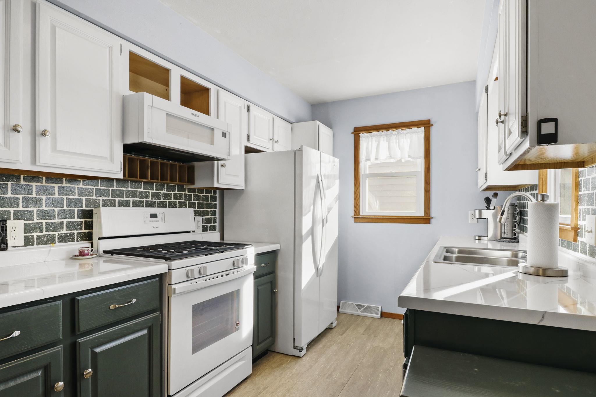 321 West Mulberry Street Baraboo, WI 53913 - Photo 7 of 27