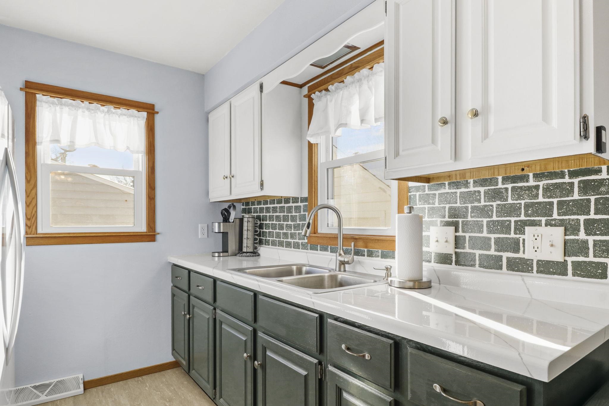 321 West Mulberry Street Baraboo, WI 53913 - Photo 8 of 27