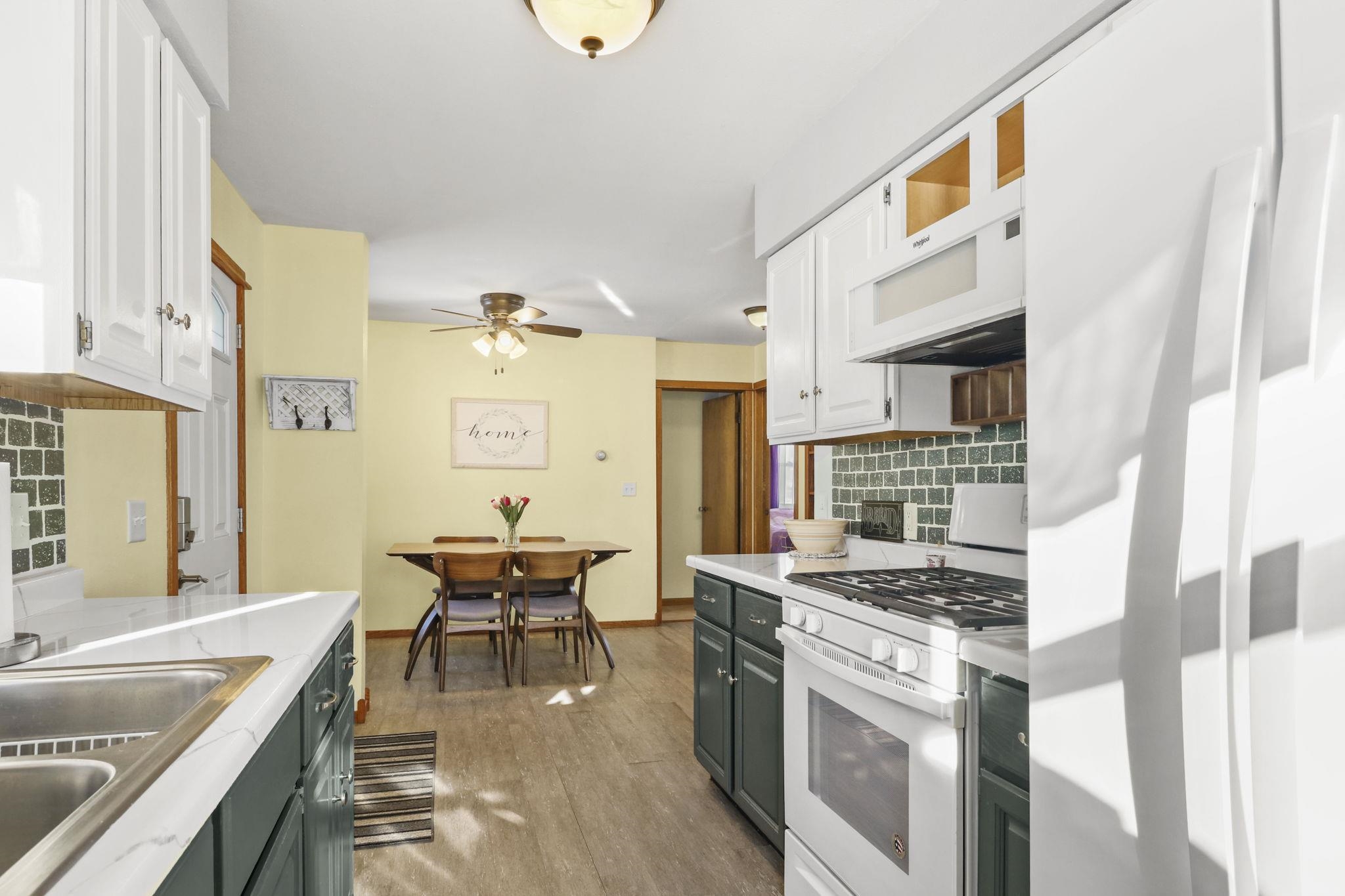 321 West Mulberry Street Baraboo, WI 53913 - Photo 10 of 27