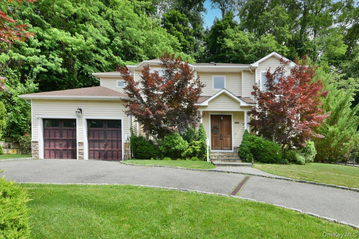 245 Harbor Hill Road Roslyn, NY 11576 - Photo 2 of 33