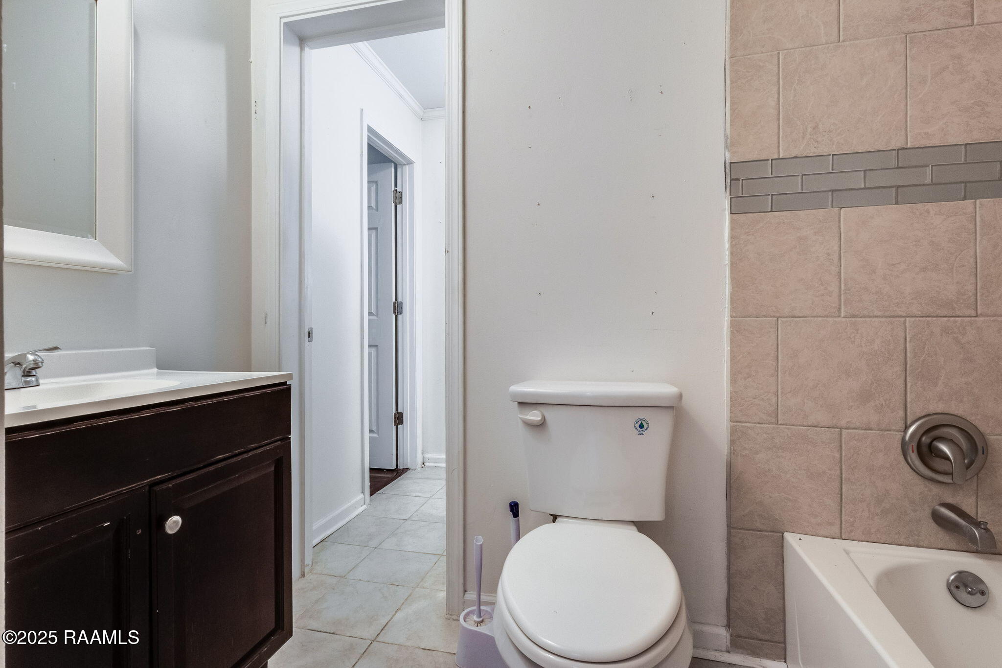 2212 Grand Prairie Road New Iberia, LA 70560 - Photo 12 of 15 11-web-or-mls-2212 Grand Prairie Rd-10