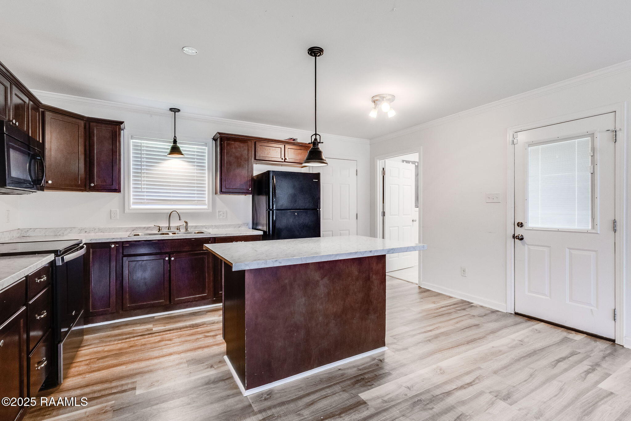 2212 Grand Prairie Road New Iberia, LA 70560 - Photo 5 of 15 4-web-or-mls-2212 Grand Prairie Rd-3