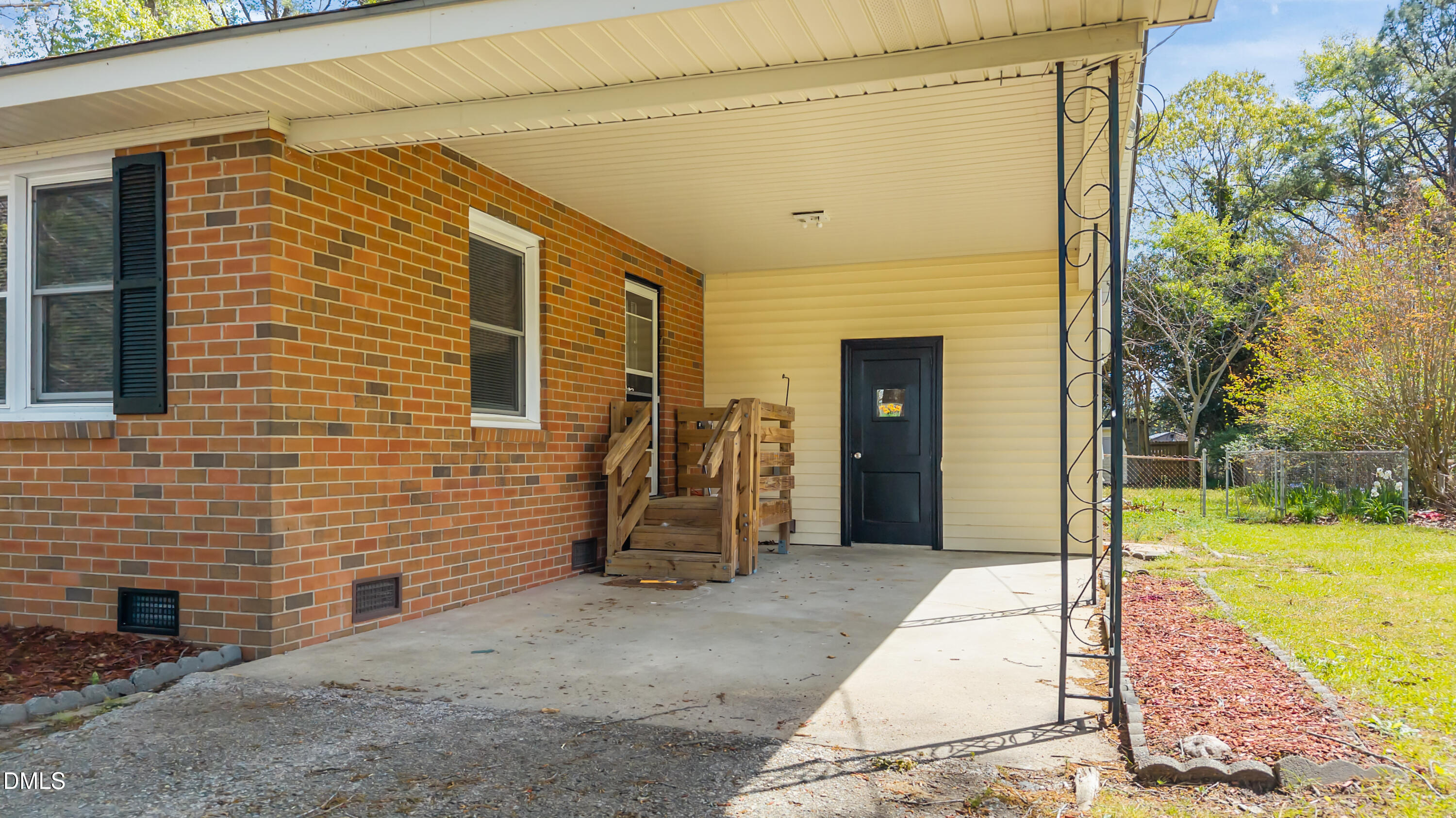 4149 Woodcrest Road Rocky Mount, NC 27803 - Photo 6 of 43 a view of a entrance to house