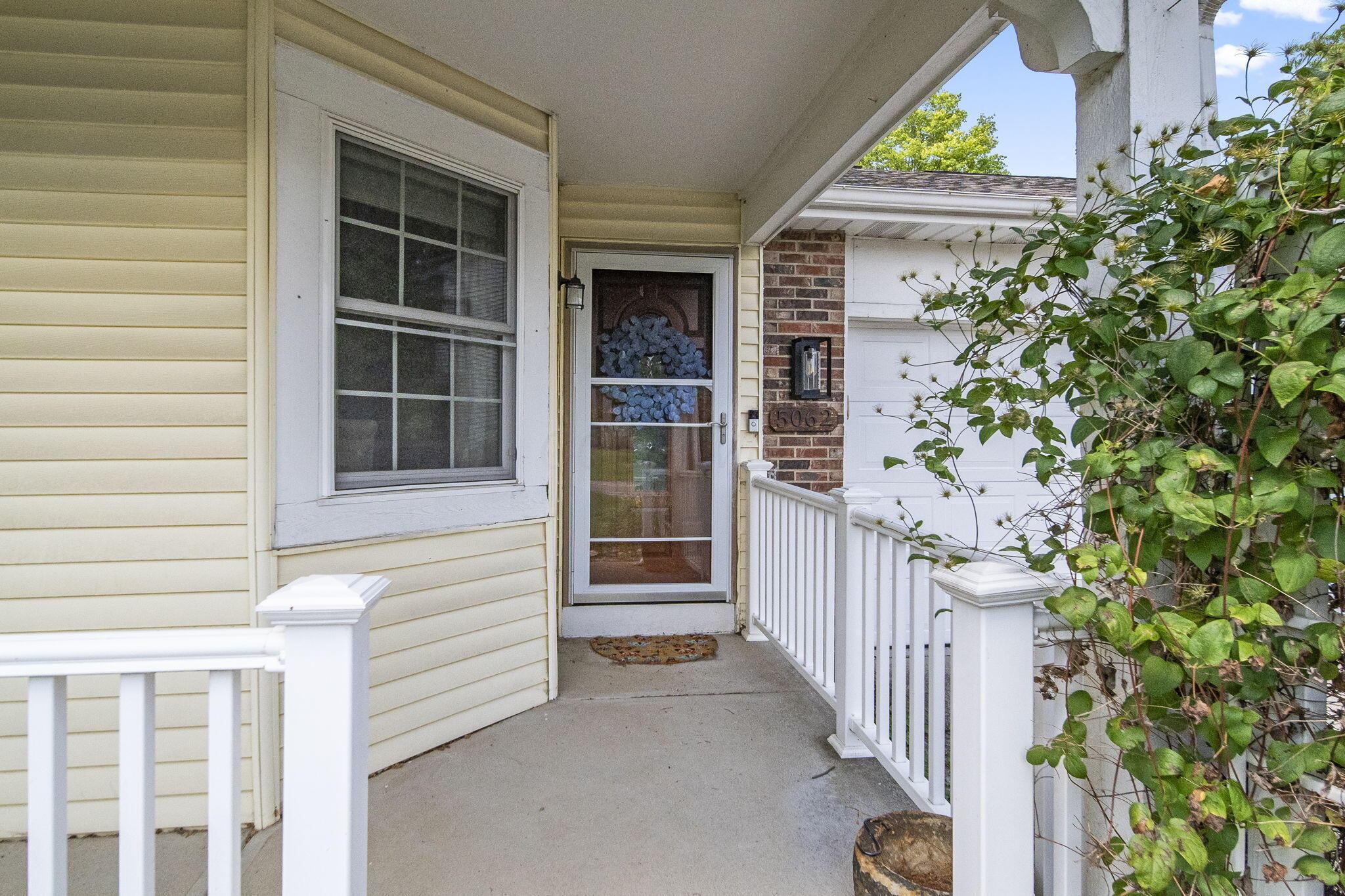 5062 Broadview Road Columbus, OH 43230 - Photo 8 of 45 Entrance