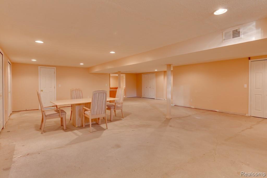 385 Buttercup Drive Rochester Hills, MI 48307 - Photo 29 of 33
