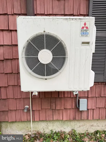 a close view of sink and tap