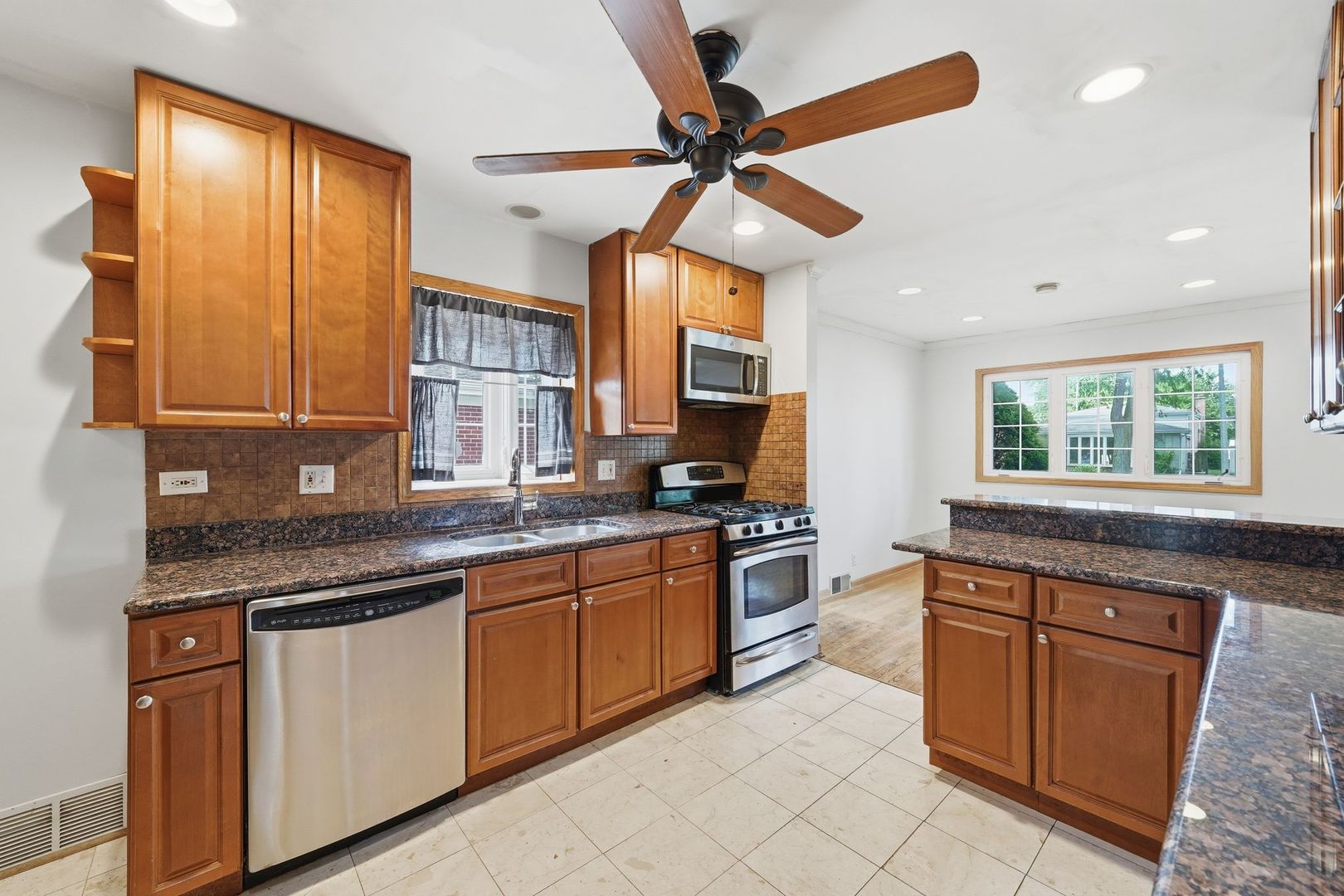 5835 Reba Street Morton Grove, IL 60053 - Photo 15 of 41