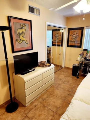 $187,000 | Isle of Paradise, Hallandale Beach, FL 33009