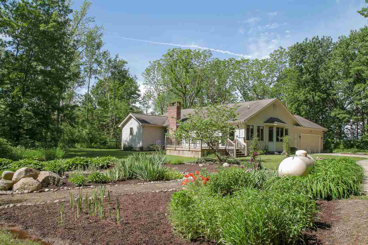 5254 Duffield Road Flushing, MI 48433 - Photo 42 of 57 Enjoy the many varieties of flowers all summer long!