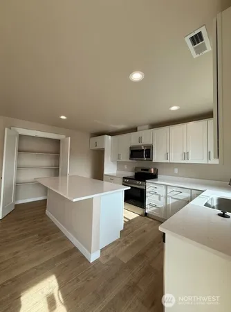 $730,000 | 921 West Ted Yao Way, Moses Lake, WA 98837