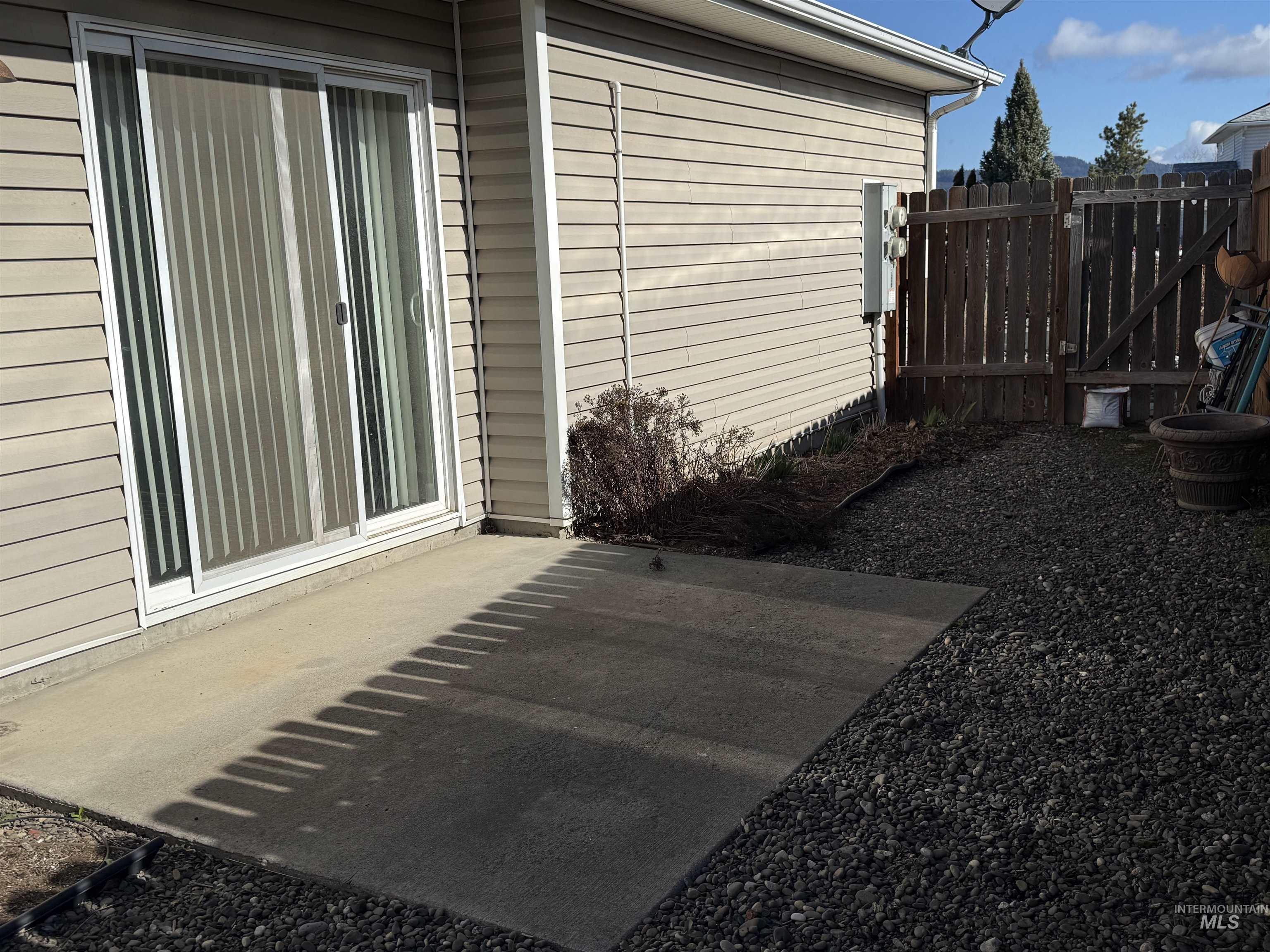 257 Pintail Lane Moscow, ID 83843 - Photo 25 of 28 View of property exterior featuring a patio and a gate