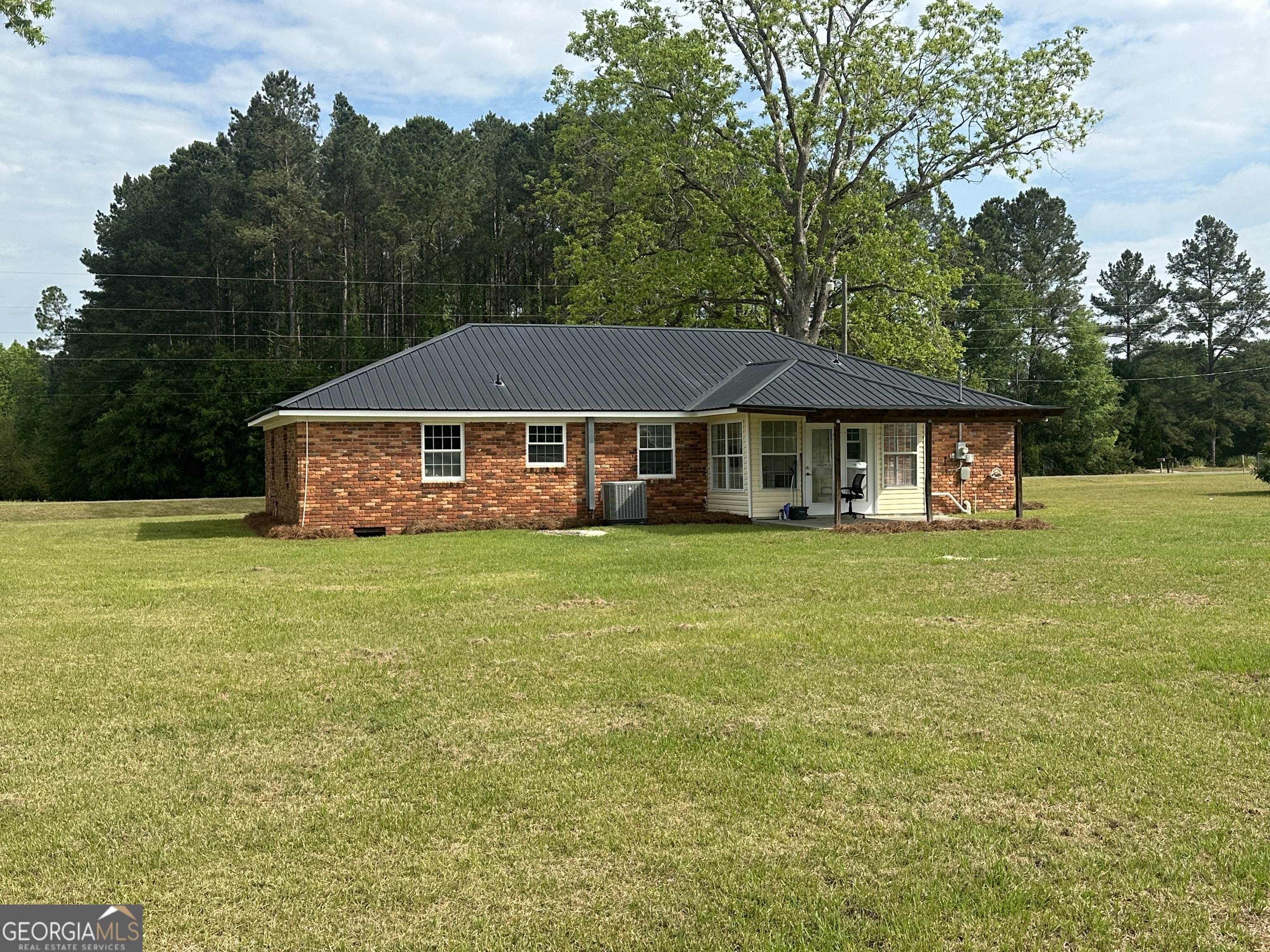 509 Whitehill Road Sylvania, GA 30467 - Photo 3 of 14 a front view of a house with a garden