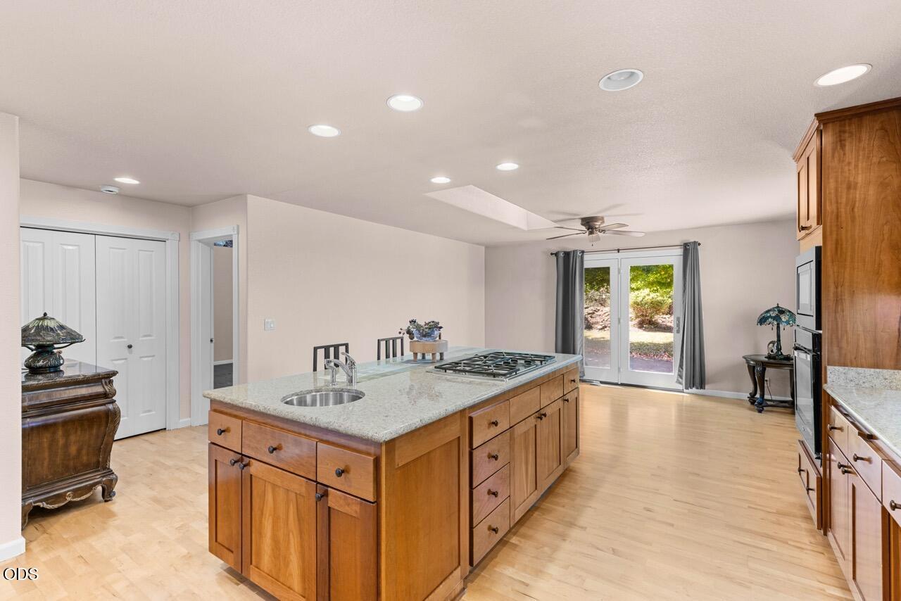 1583 Panoramic Loop Grants Pass, OR 97527 - Photo 26 of 54 Gallery Image 26