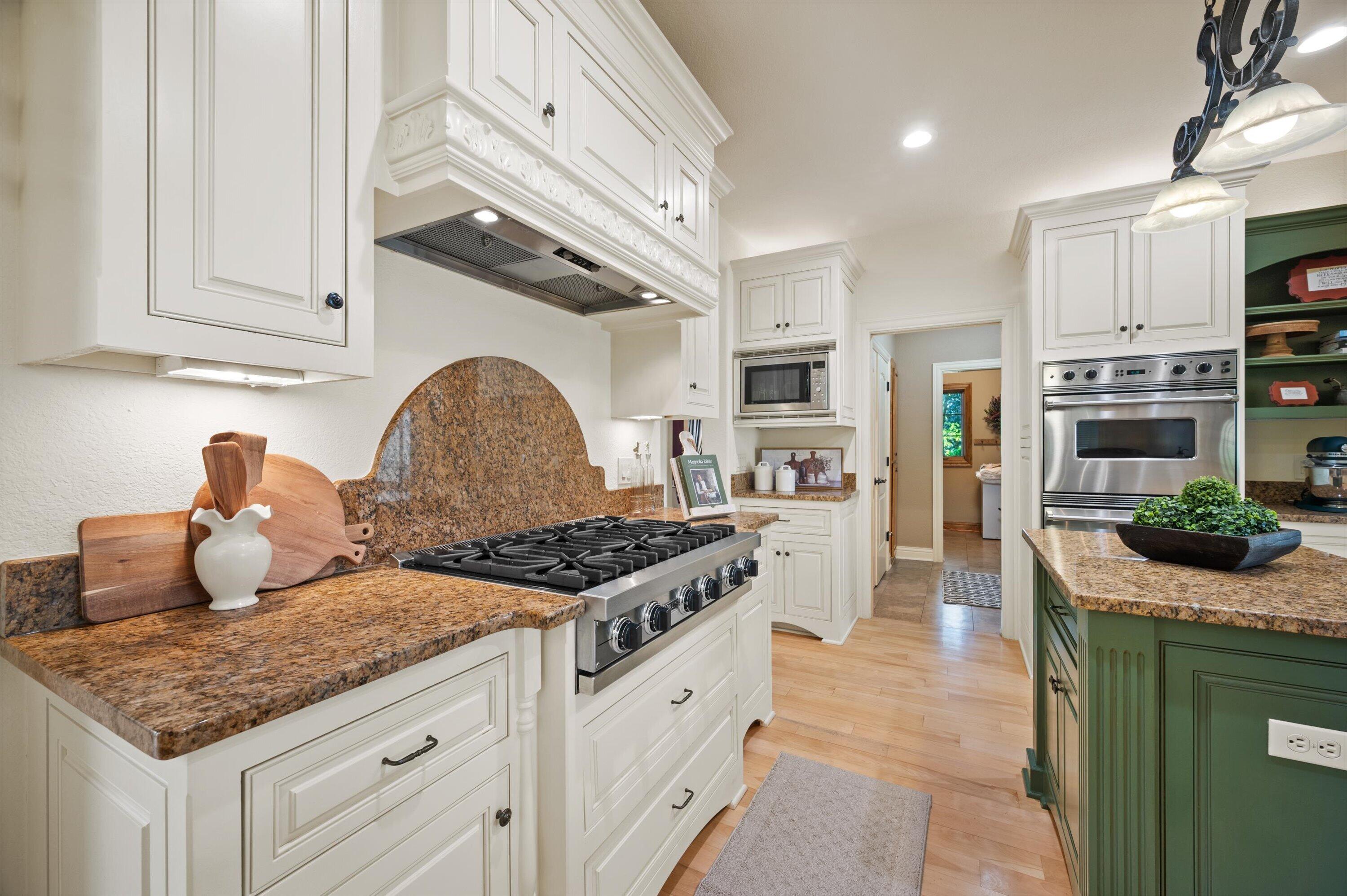264 Steeple Pointe Circle Delafield, WI 53018 - Photo 13 of 120 Kitchen