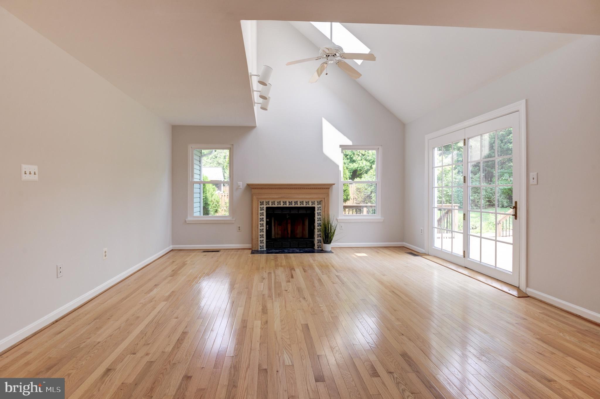 3028 Emerald Chase Drive Herndon, VA 20171 - Photo 5 of 44