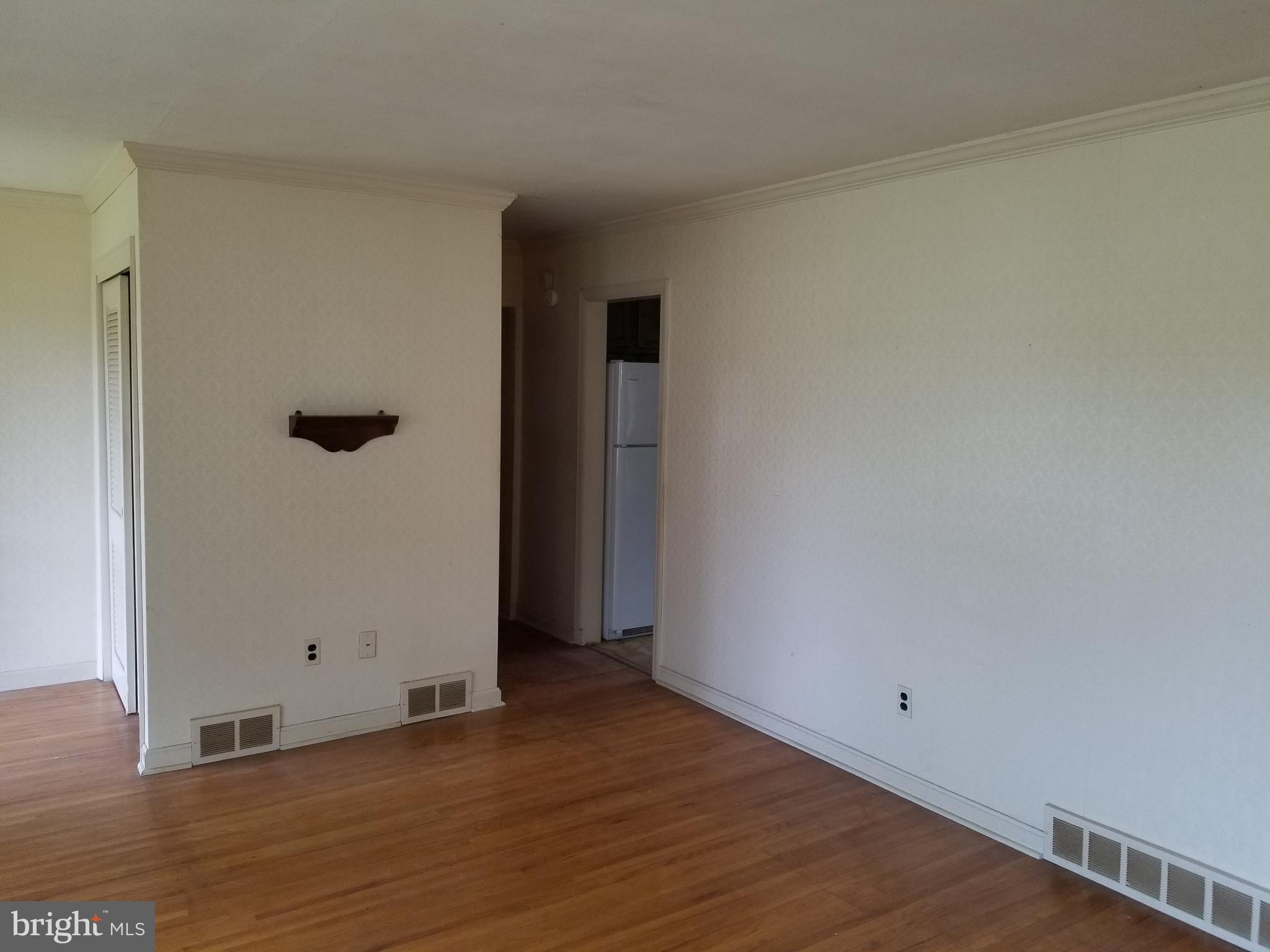 Hall to bedrooms