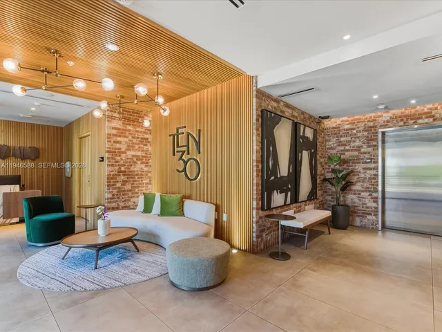 $5,300 | 1030 15th Street, Unit 213, Miami Beach, FL 33139