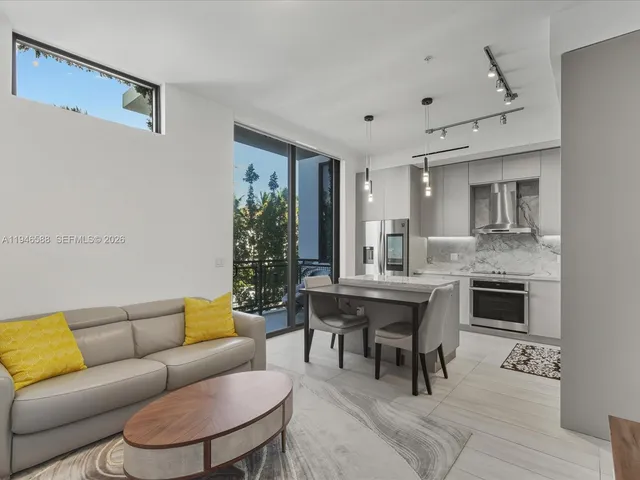 $5,300 | 1030 15th Street, Unit 213, Miami Beach, FL 33139