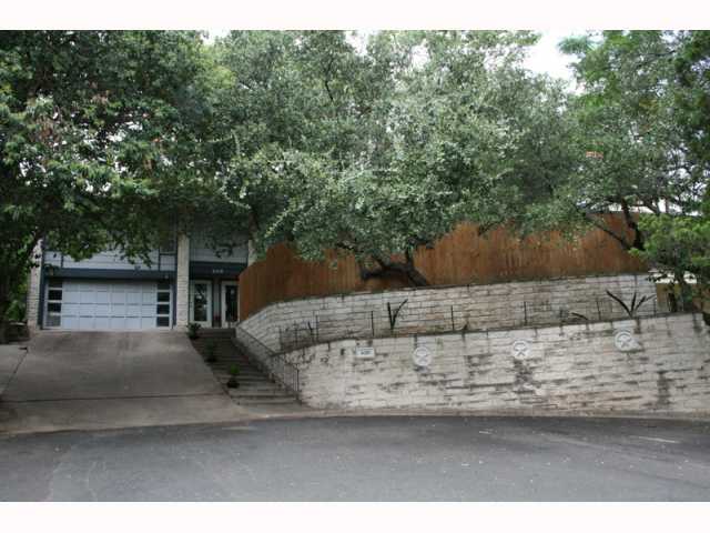 a view of a yard and front view of a house
