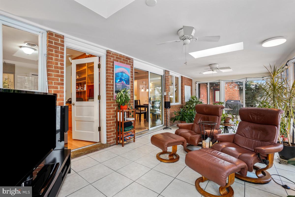 9320 Brink Road Gaithersburg, MD 20882 - Photo 21 of 57 4 Season Room