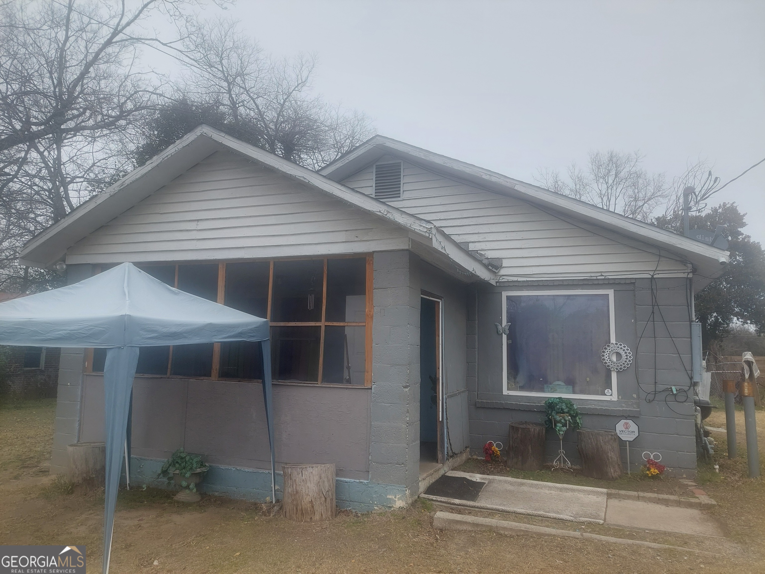a view of a house with garage