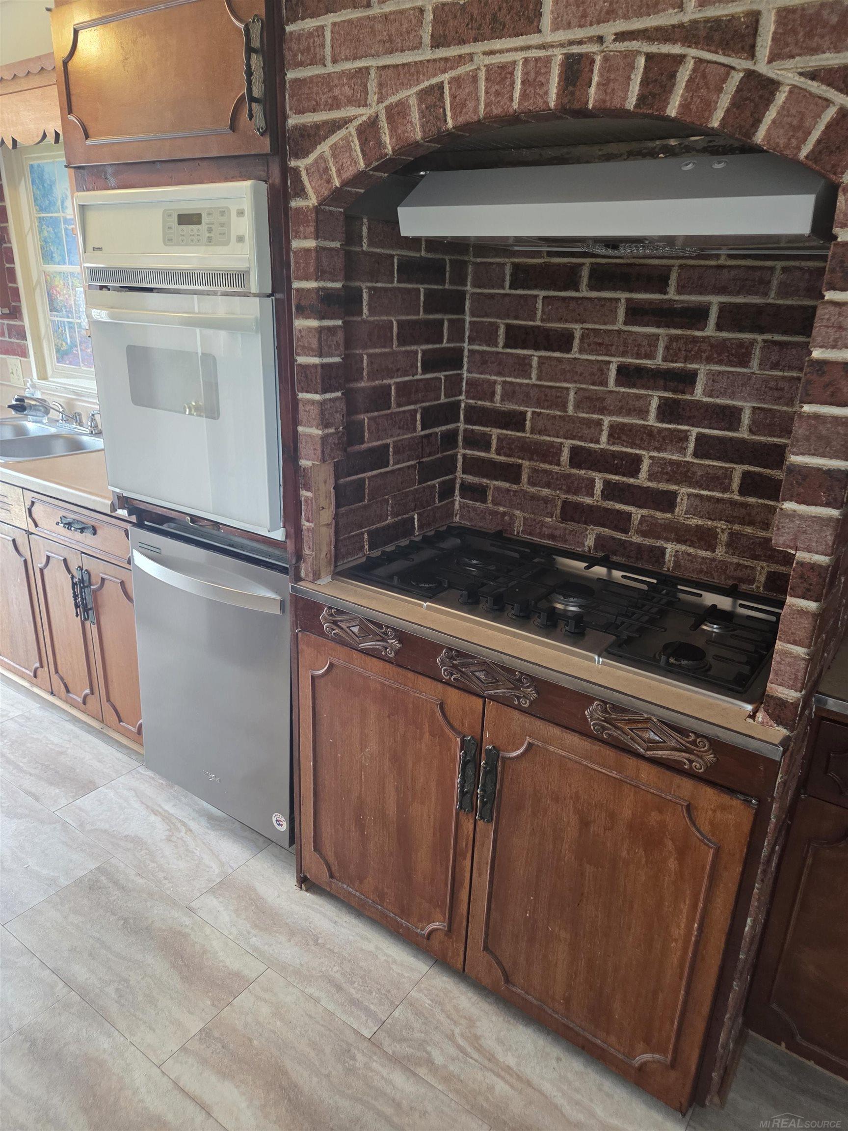 2535 Locust Port Huron, MI 48060 - Photo 5 of 15