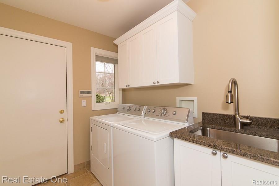 6376 Peach Tree Court Rochester, MI 48306 - Photo 24 of 27 Laundry with Entry from Garage. That's right; Granite (you're not going to find laminate counters in this house).