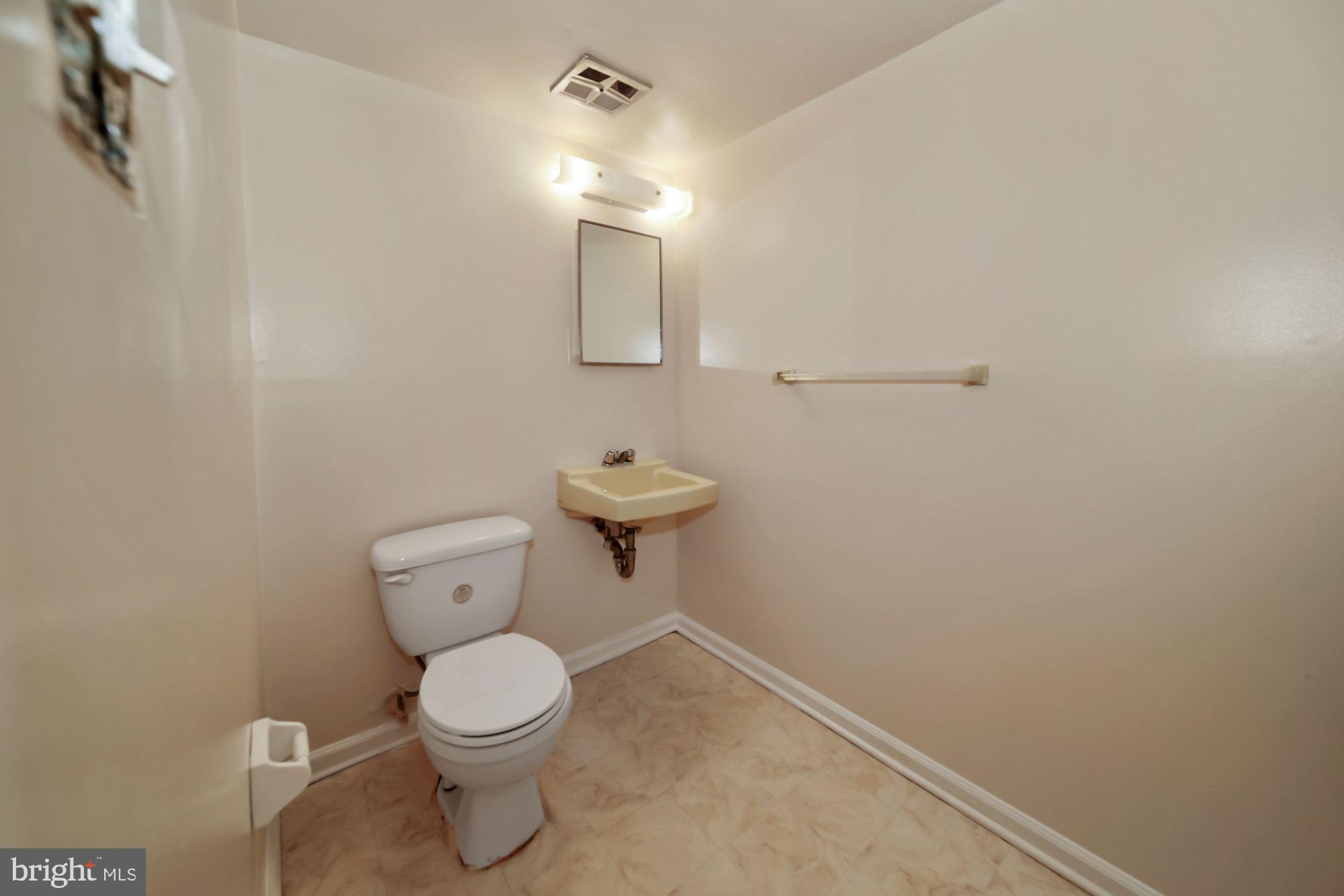 8105 Inverness Ridge Road Potomac, MD 20854 - Photo 23 of 24