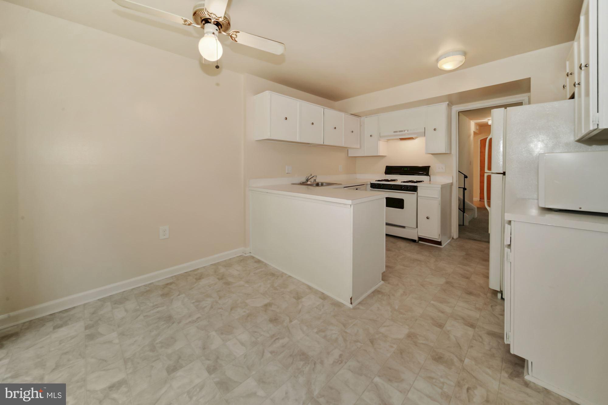 8105 Inverness Ridge Road Potomac, MD 20854 - Photo 8 of 24