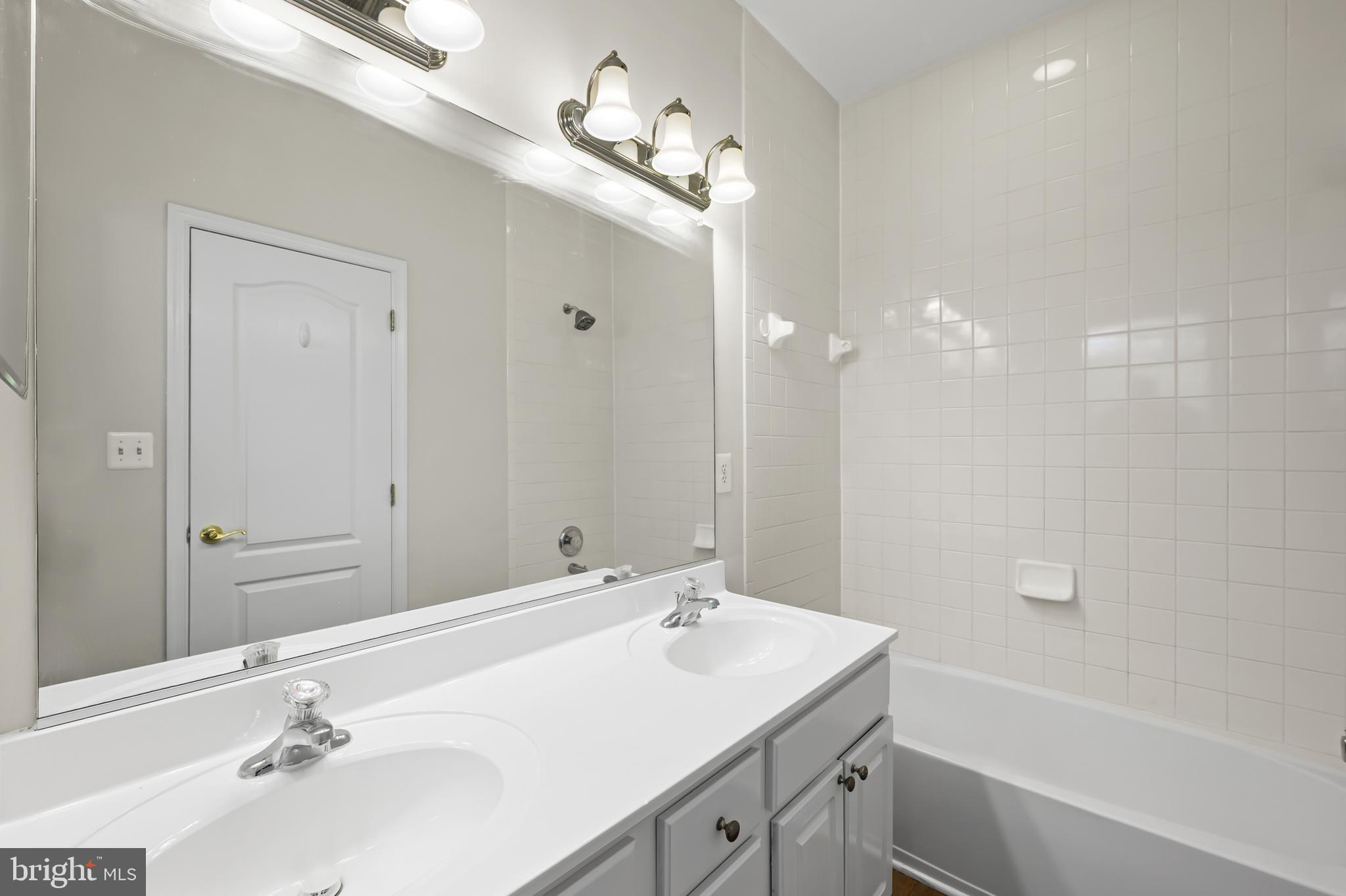 5564 Lanier Avenue Suitland, MD 20746 - Photo 21 of 37 a bathroom with a bathtub a sink and a mirror