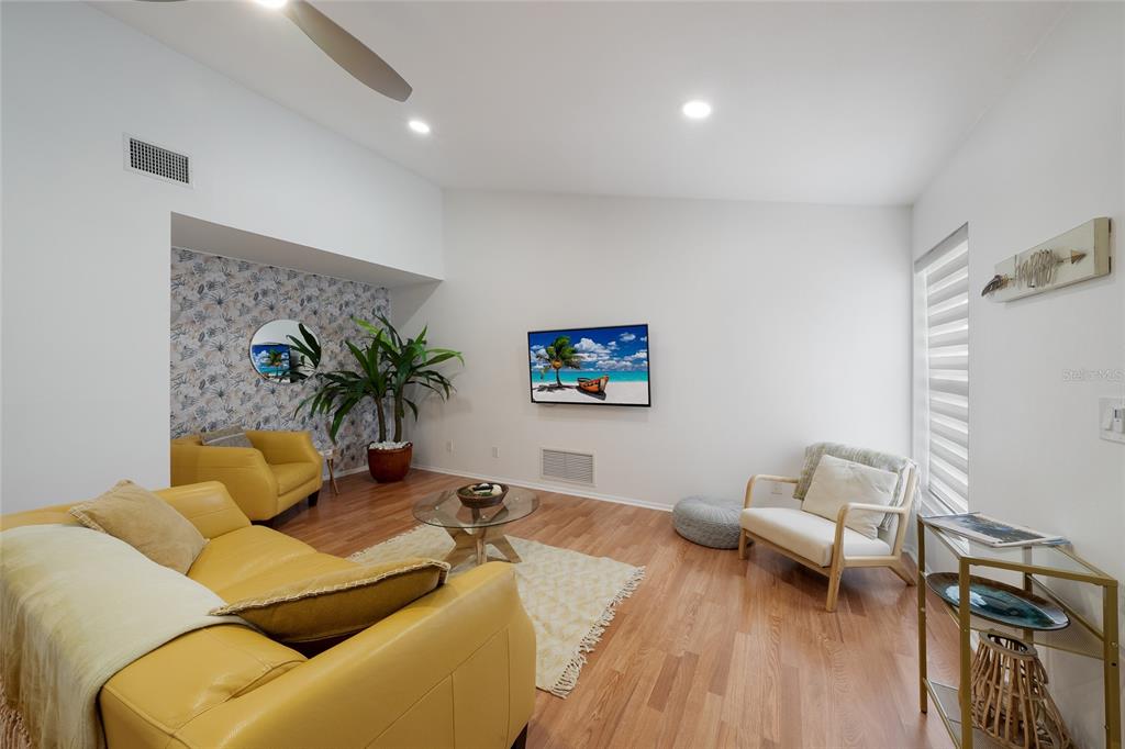 643 Mobile Road Venice, FL 34293 - Photo 4 of 30