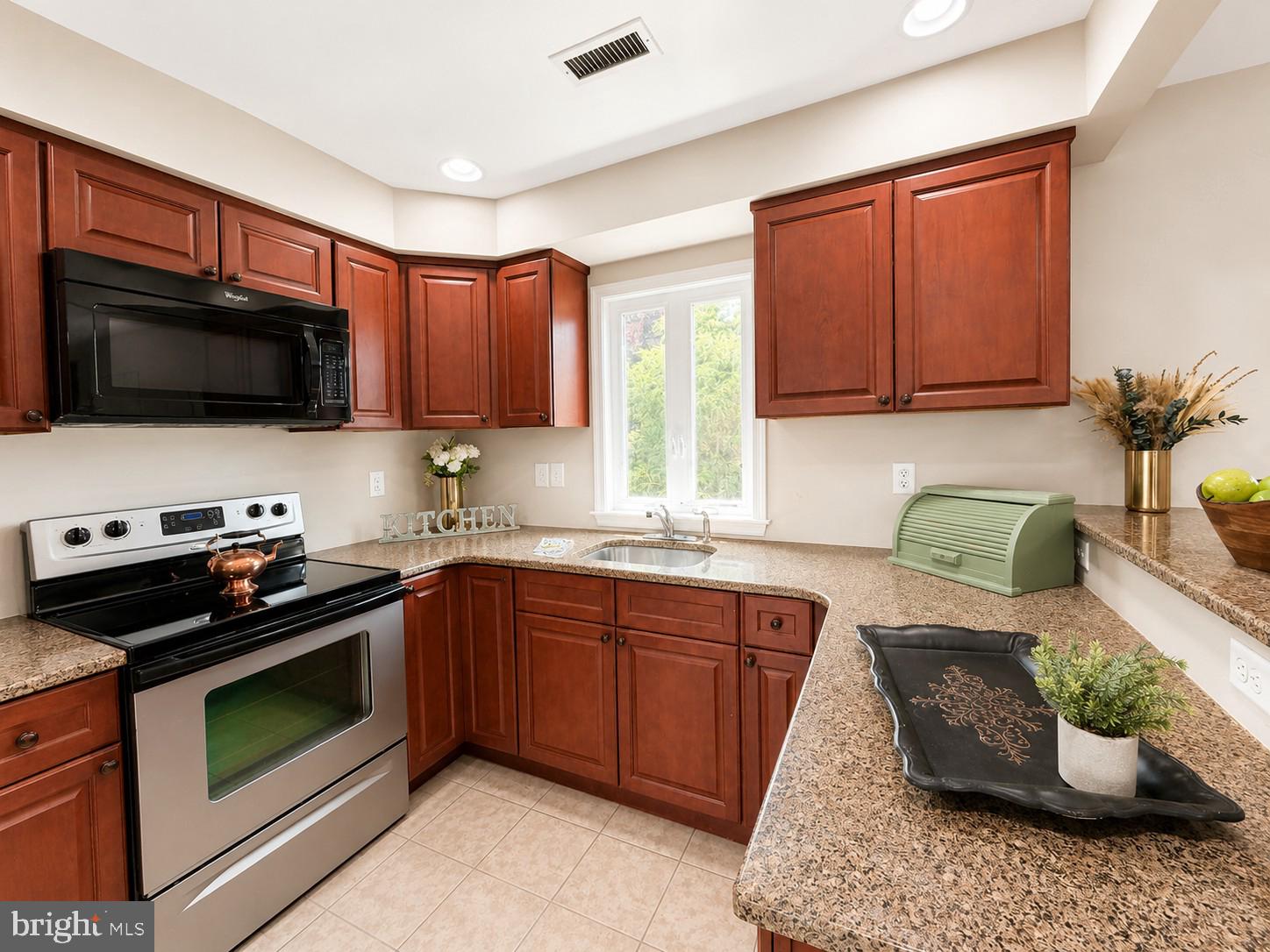 32 Great Oak Road Levittown, PA 19057 - Photo 9 of 27