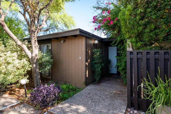 $1,650 | 5701 East Glenn Street, Unit 5, Tucson, AZ 85712