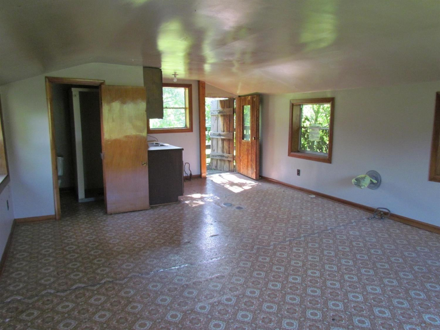 19 Jack Jones Road Corbin, KY 40701 - Photo 12 of 21 14' x 23' 2nd Floor Studio Apartment abo