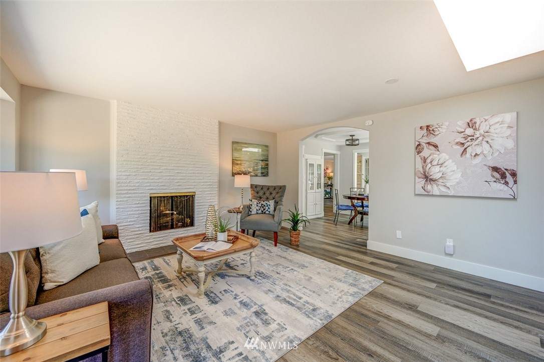 2303 Queen Avenue Northeast Renton, WA 98056 - Photo 3 of 20 Gallery Image 3