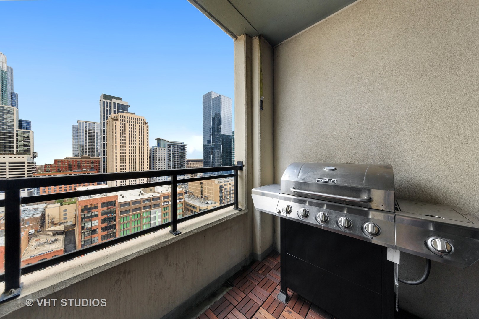 1255 South State Street, Unit 1603 Chicago, IL 60605 - Photo 20 of 21 a close view of stove top oven