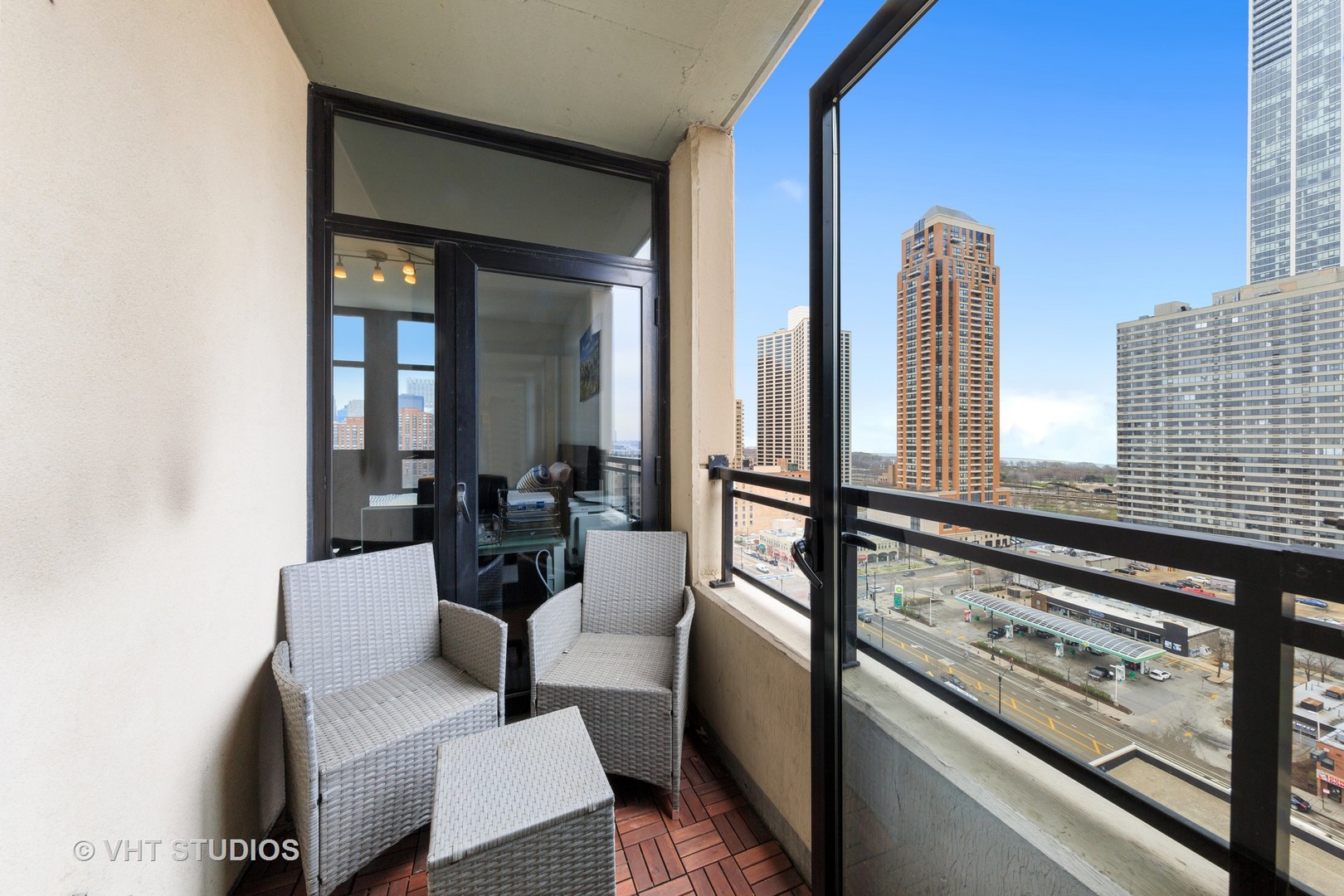 1255 South State Street, Unit 1603 Chicago, IL 60605 - Photo 21 of 21 a view of living room with furniture and floor to ceiling window