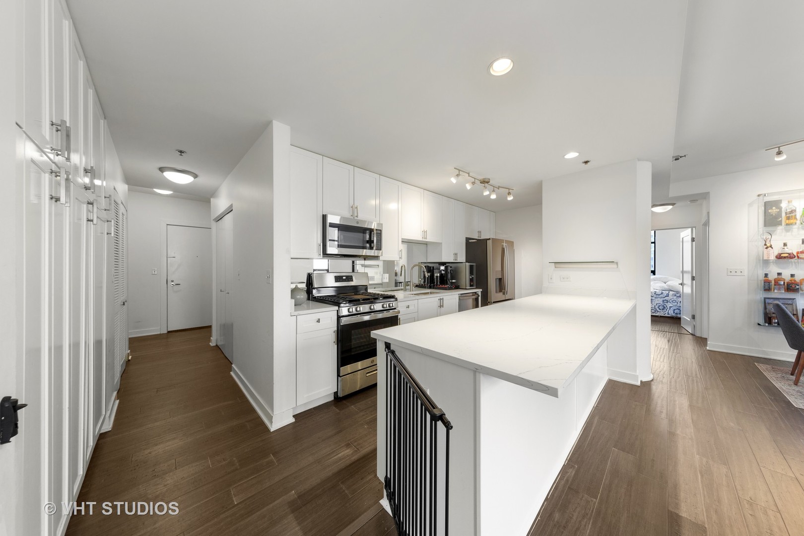 1255 South State Street, Unit 1603 Chicago, IL 60605 - Photo 8 of 21 a large kitchen with a table and chairs