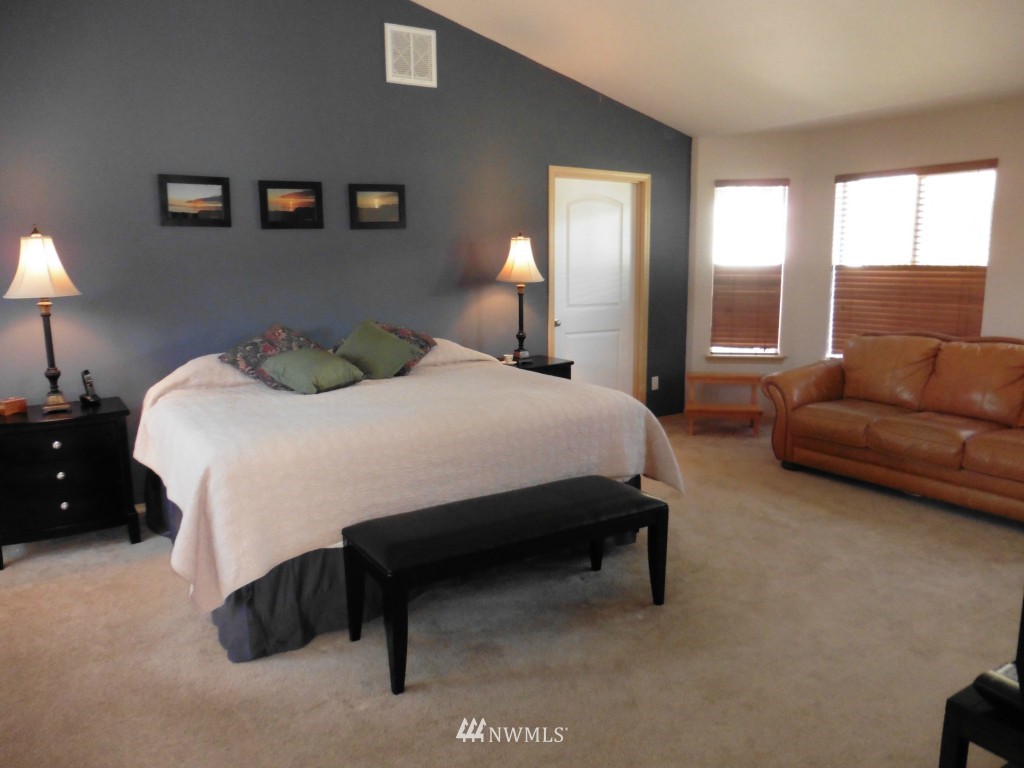 17910 Irwin Street Southwest Rochester, WA 98579 - Photo 5 of 15