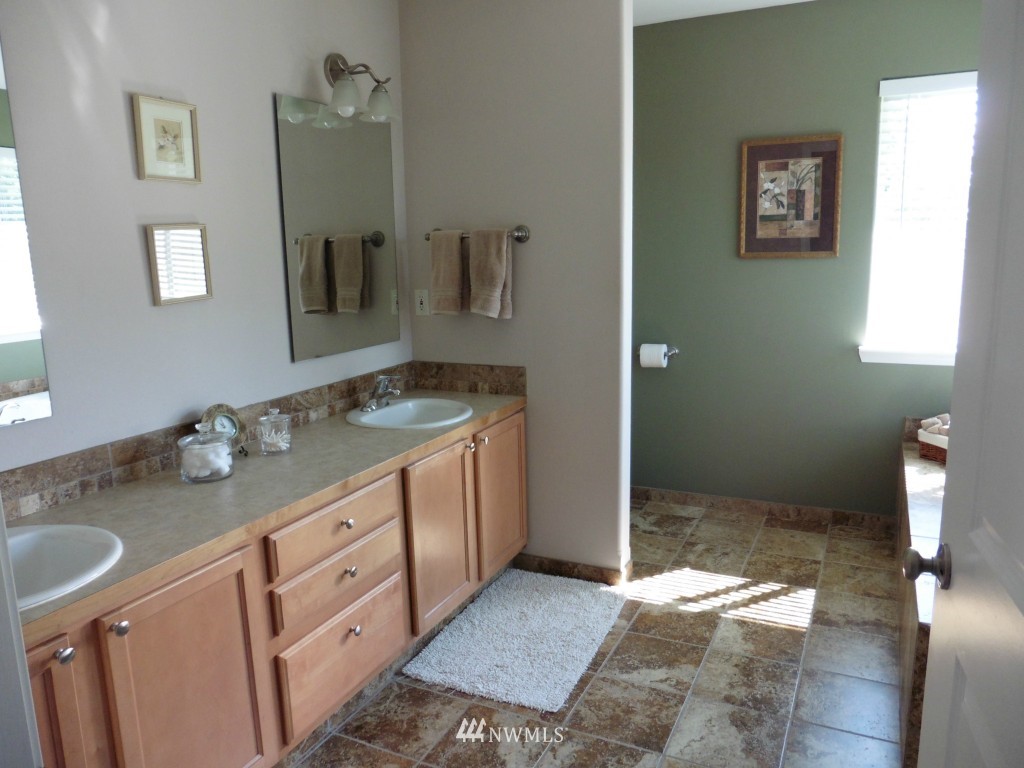 17910 Irwin Street Southwest Rochester, WA 98579 - Photo 6 of 15