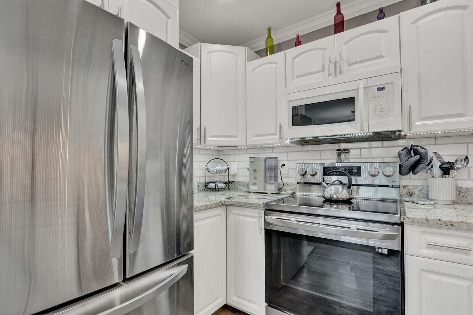 279 Flanders F Delray Beach, FL 33484 - Photo 11 of 18 Kitchen