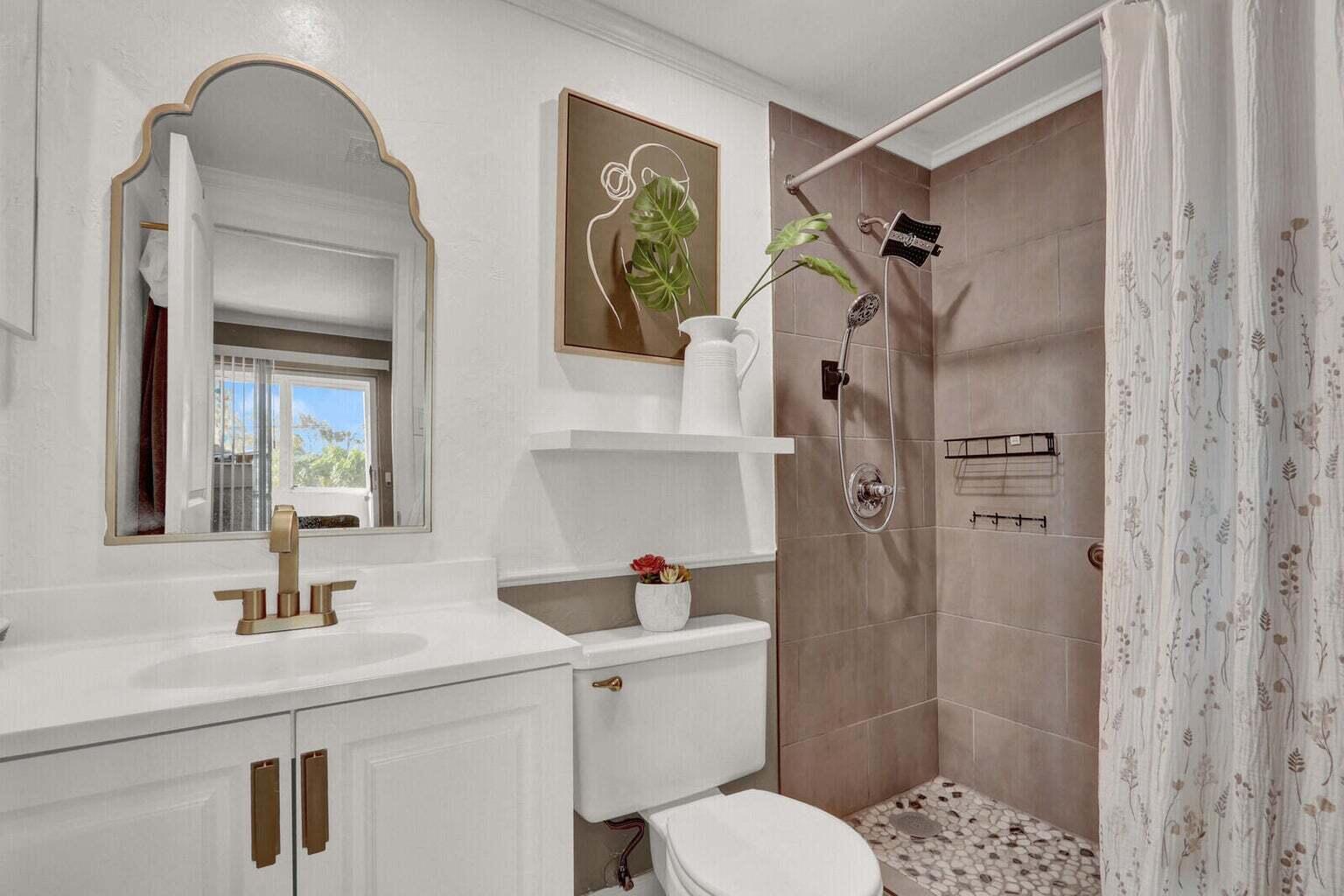 279 Flanders F Delray Beach, FL 33484 - Photo 16 of 18 Bathroom