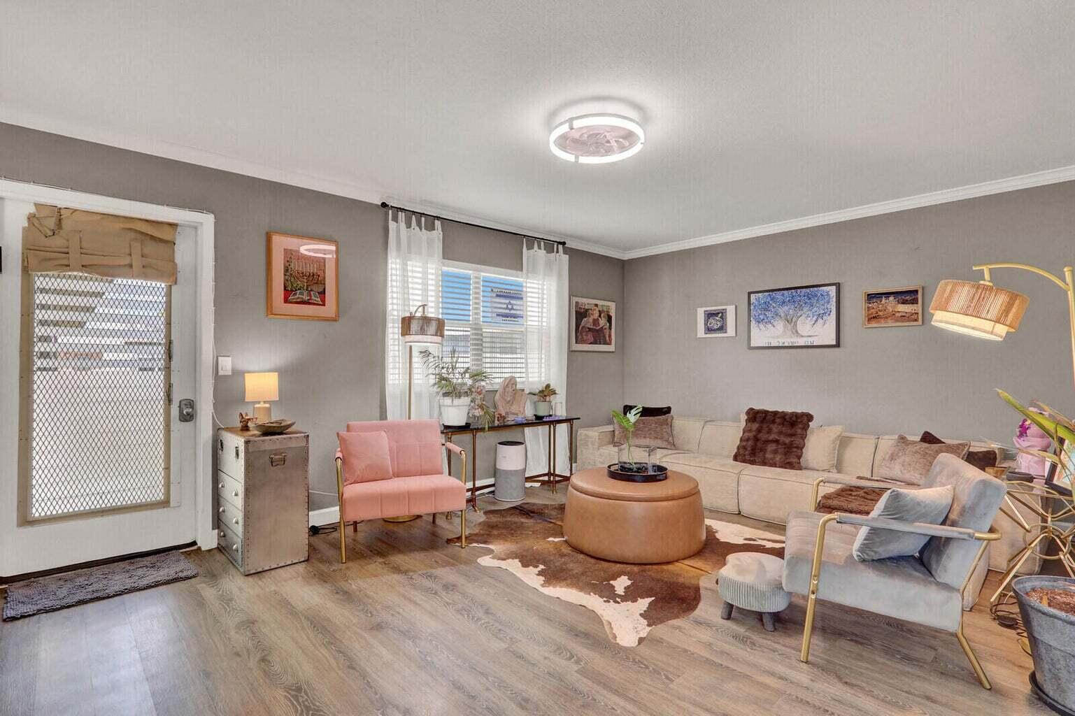 279 Flanders F Delray Beach, FL 33484 - Photo 5 of 18 Living Room