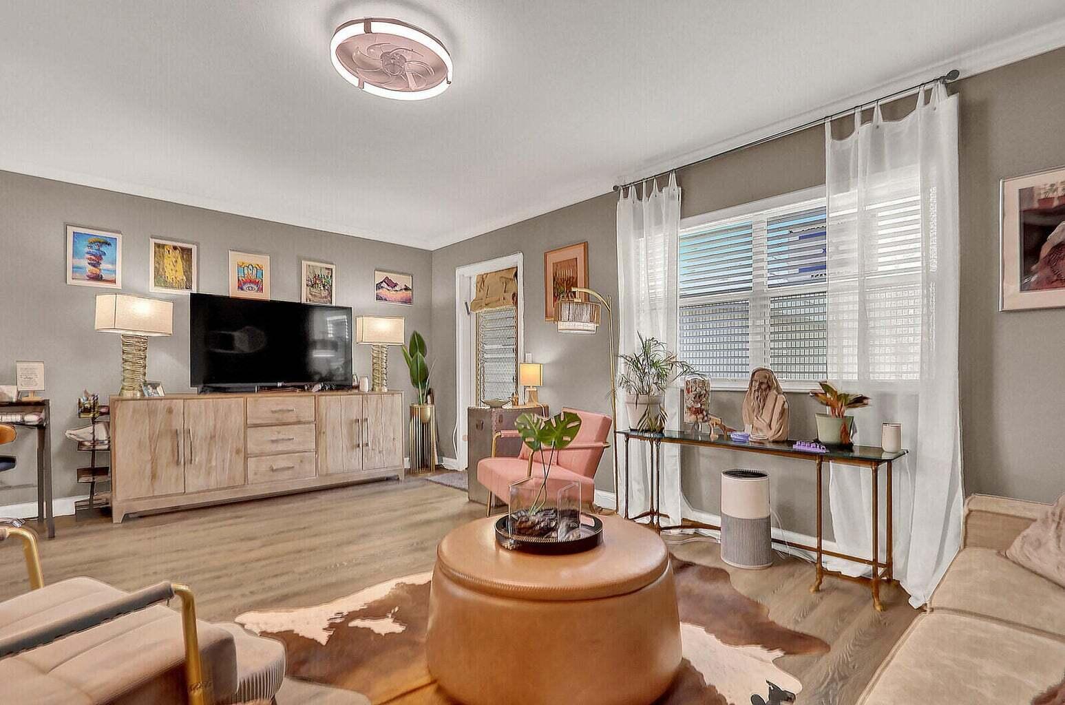 279 Flanders F Delray Beach, FL 33484 - Photo 7 of 18 Living Room