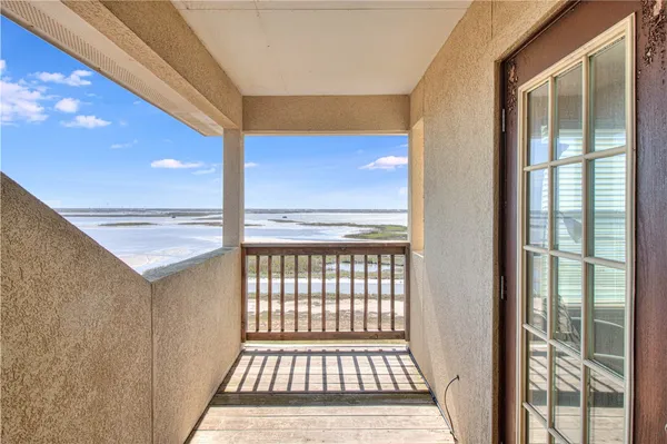 $997,500 | 20 Southpointe Circle, Rockport, TX 78382
