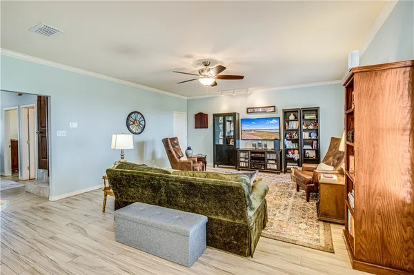 $997,500 | 20 Southpointe Circle, Rockport, TX 78382