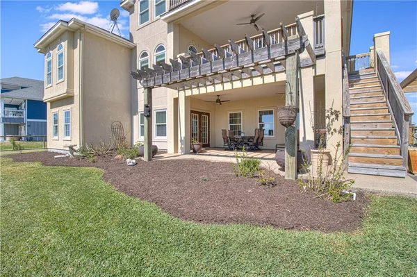 $997,500 | 20 Southpointe Circle, Rockport, TX 78382