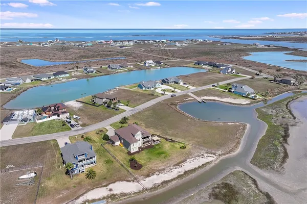$997,500 | 20 Southpointe Circle, Rockport, TX 78382