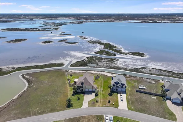 $997,500 | 20 Southpointe Circle, Rockport, TX 78382