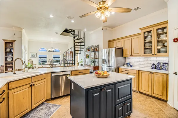 $997,500 | 20 Southpointe Circle, Rockport, TX 78382